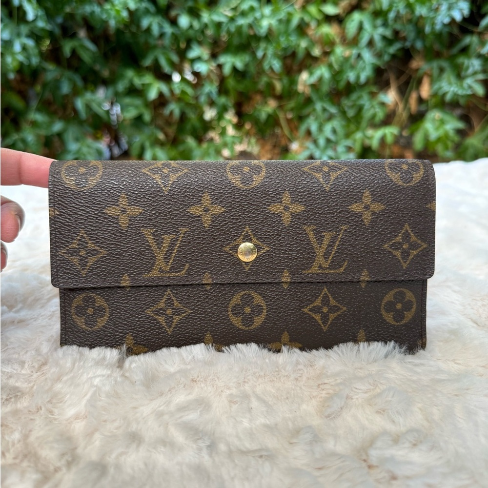 LOUIS VUITTON. continental wallet.
